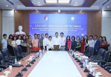 Hiệp hội Sách Giáo dục và Học liệu Điện tử Việt Nam và Trung tâm Đào tạo, Bồi dưỡng Cán bộ, Công chức, Viên chức ký kết thỏa thuận hợp tác thúc đẩy chuyển đổi số trong đào tạo, bồi dưỡng